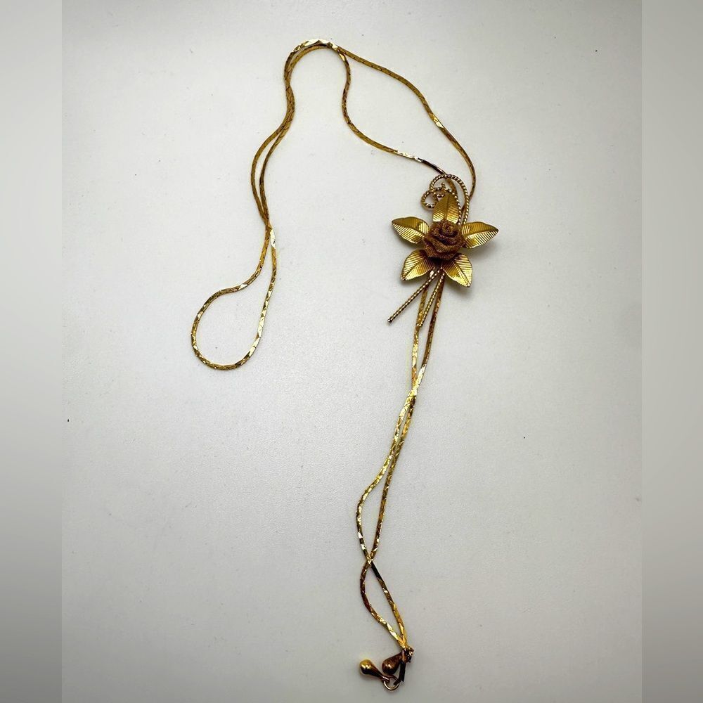 Up‎ to 29" long beautiful VTG gold tone metal flower bolero necklace!